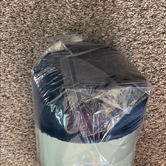 Luxurious Navy Blue Blanket by Hythe - Picture 6 of 8